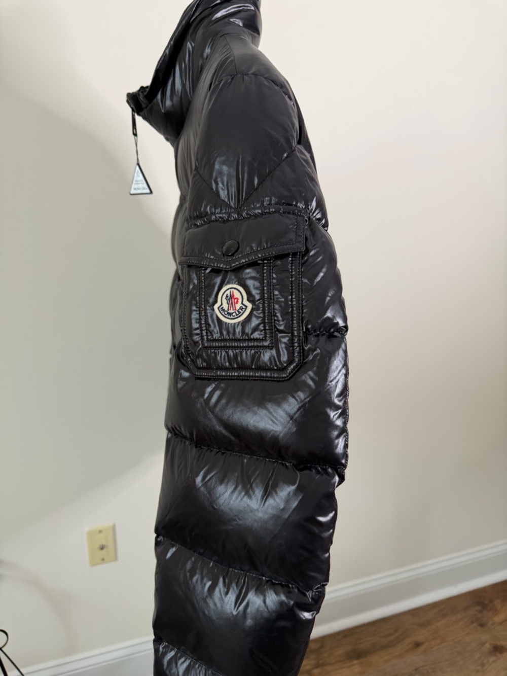 100% authentic Moncler Black Down Puffer Jacket with removable Fur-Trim Hood - Picture 4 of 7